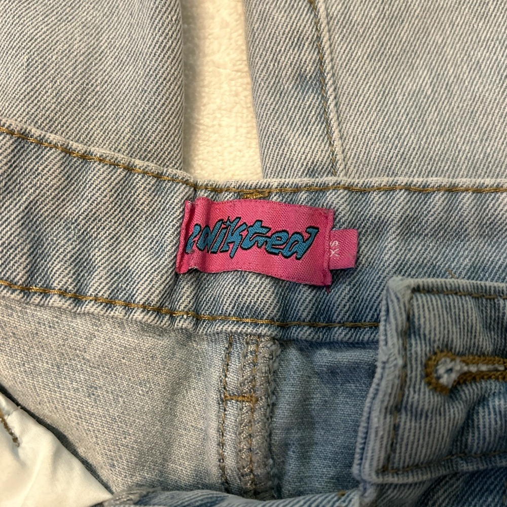 Edikted Blue Light Wash Jeans Classic Style